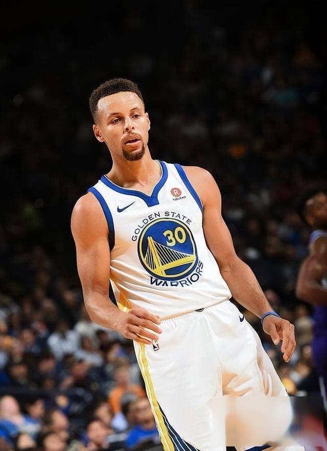 关于库里险胜热火，逆转取胜关键表现点燃全场！的信息