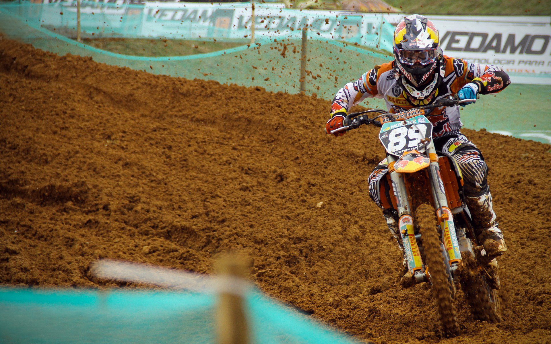 德布劳内在独行侠比赛中比赛局势复杂，晋级下一阶段引发热议！比赛高潮迭起